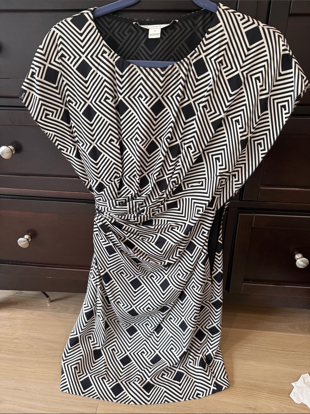 DVF Black & White Geometric Twist-Front Women’s Dress